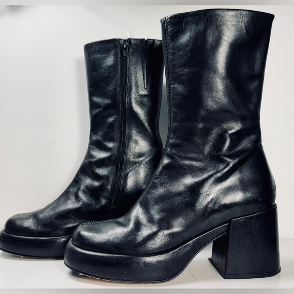 MIISTA Black-Heeled Boots - Picture 2 of 12